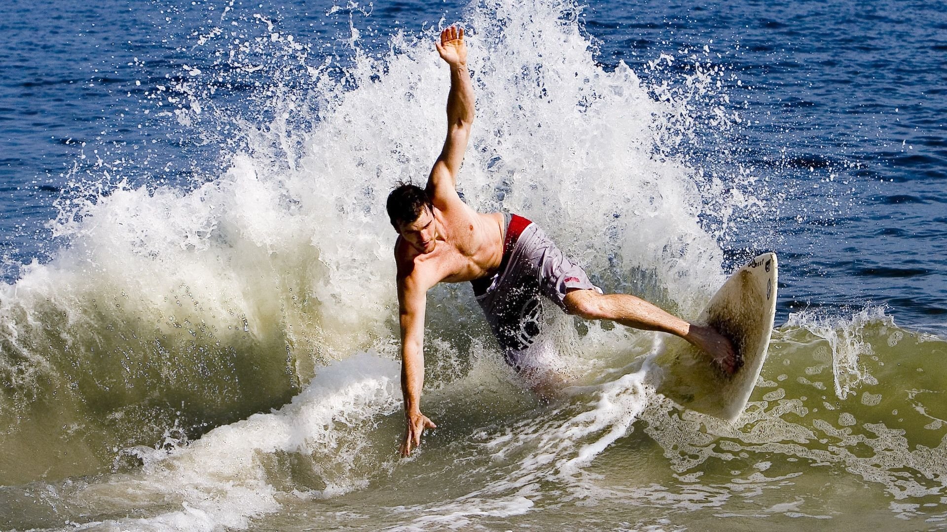 哈兰德持续火热,英超攻城拔寨,已破纪录数次,哈兰德联赛进球